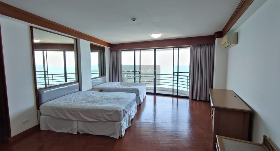 For rent 4 bedrooms condo in Pratumnak, Pattaya