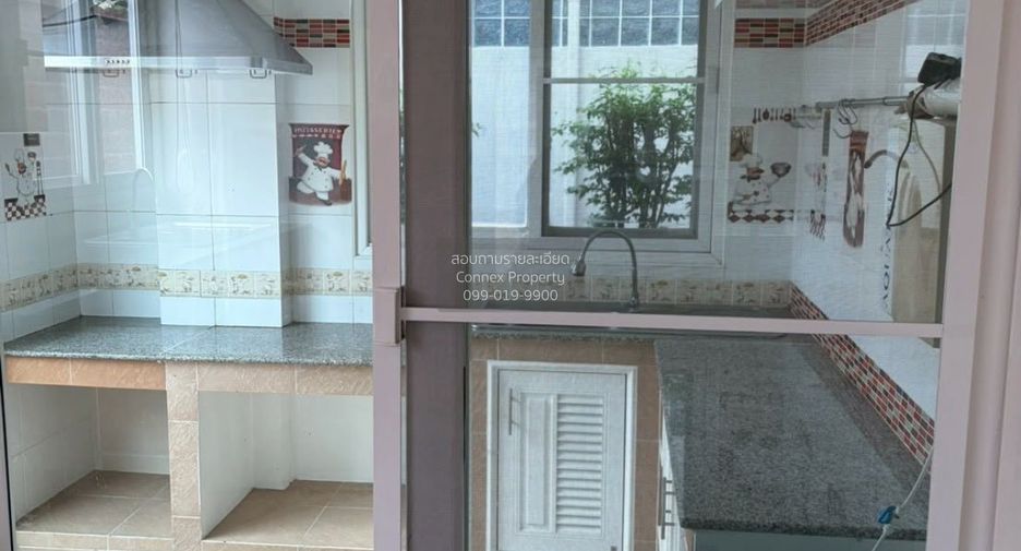 Casa en alquiler de 3 habitaciones en Pak Kret, Nonthaburi