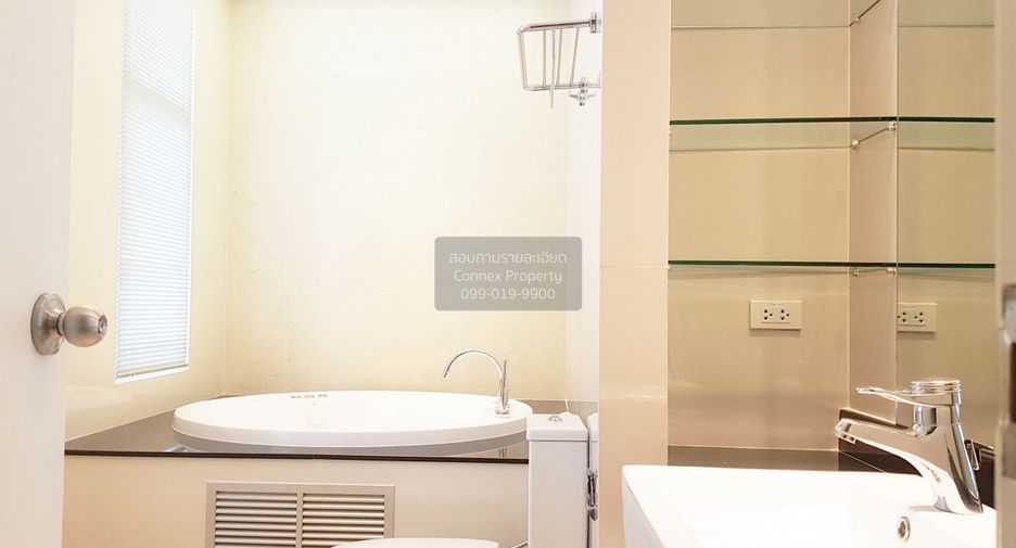 For rent 2 bedrooms condo in Pathum Wan, Bangkok