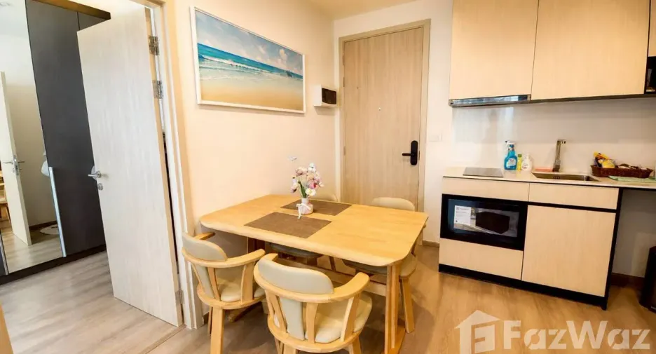 For rent 2 bedrooms condo in Huai Khwang, Bangkok