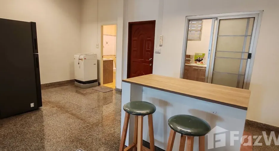 For rent 2 bedrooms townhouse in Hang Dong, Chiang Mai