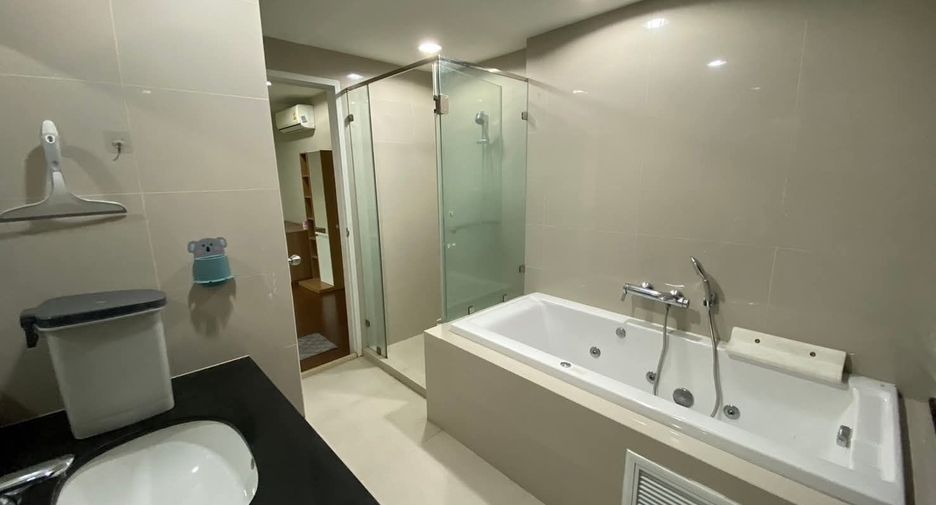 Wohnung zur Miete mit 3 Zimmer in Huai Khwang, Bangkok
