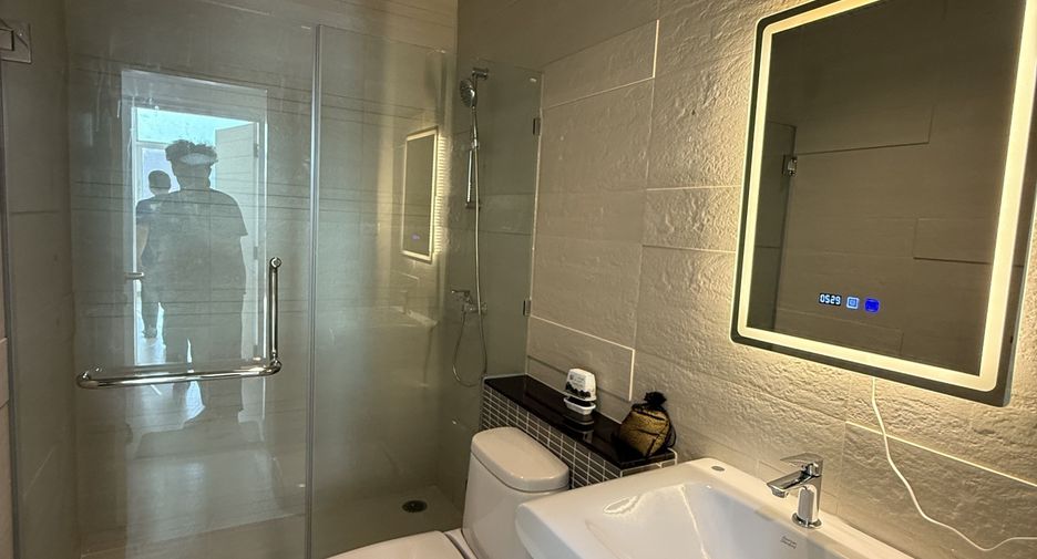 For sale 2 bedrooms condo in Bang Kapi, Bangkok