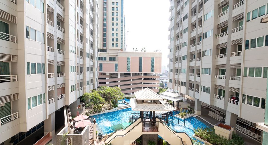 For sale 2 bedrooms condo in Bang Kapi, Bangkok