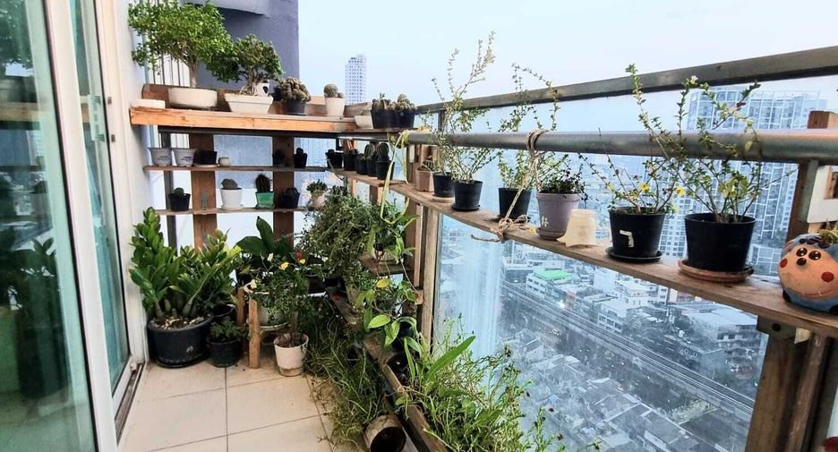 For rent 2 bedrooms condo in Khlong Toei, Bangkok