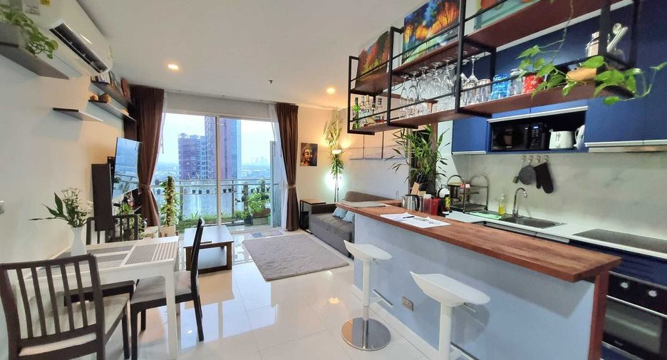 For rent 2 bedrooms condo in Khlong Toei, Bangkok