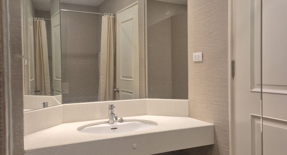 For rent studio condo in Huai Khwang, Bangkok