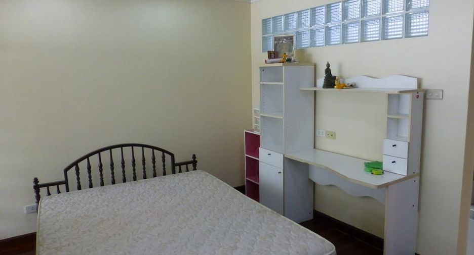 For rent 1 bed condo in Phaya Thai, Bangkok