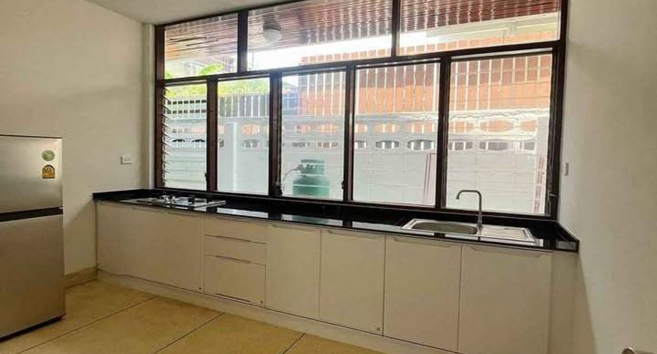 For rent 4 ベッドルーム house in Watthana, Bangkok
