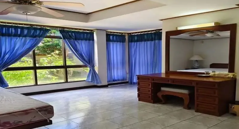 For sale 4 bedrooms house in Huay Yai, Pattaya