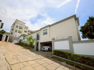 Haus zur Miete mit 5 Zimmer in Bang Lamung, Chonburi