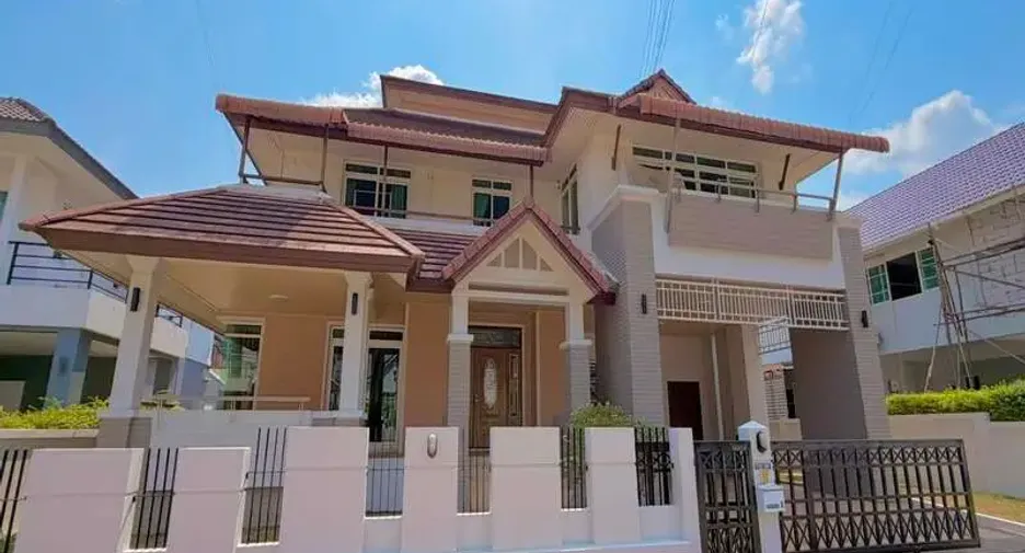 For rent 5 bedrooms villa in East Pattaya, Pattaya