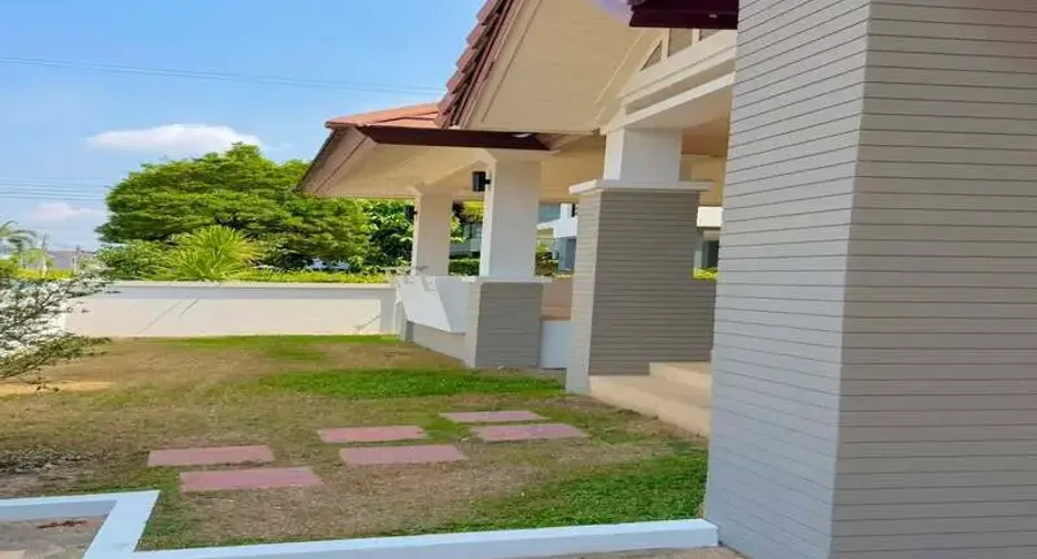 For rent 5 bedrooms villa in East Pattaya, Pattaya