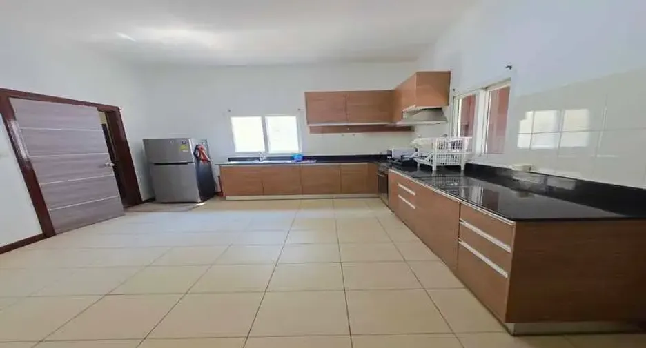 For rent 5 bedrooms villa in East Pattaya, Pattaya