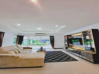 出租 5 卧室 别墅 在 Bang Lamung, Chon Buri