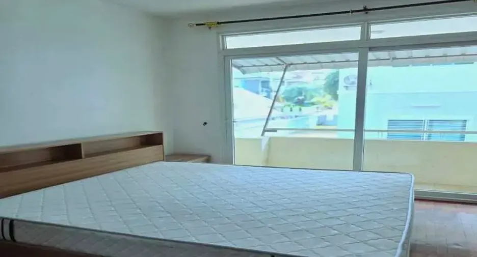 For rent 5 bedrooms villa in East Pattaya, Pattaya