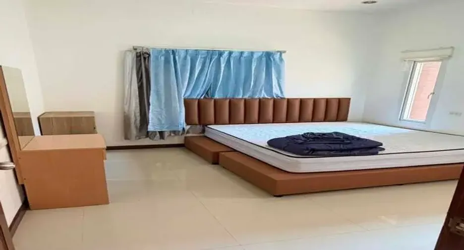 For rent 5 bedrooms villa in East Pattaya, Pattaya