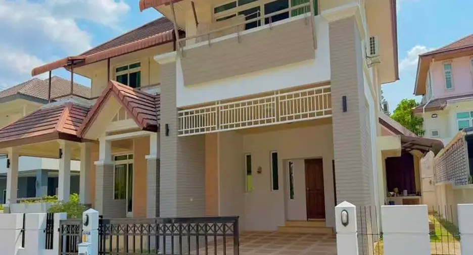 For rent 5 bedrooms villa in East Pattaya, Pattaya
