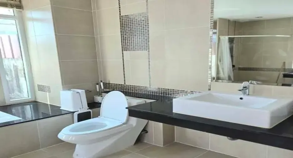 For rent 5 bedrooms villa in East Pattaya, Pattaya