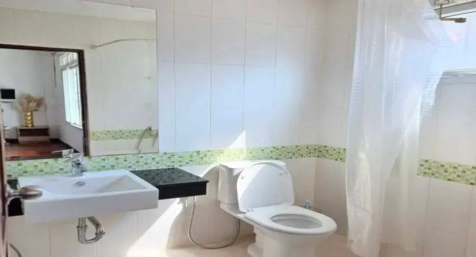 For rent 5 bedrooms villa in East Pattaya, Pattaya