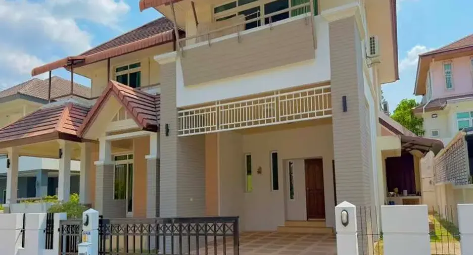 For rent 5 bedrooms villa in East Pattaya, Pattaya