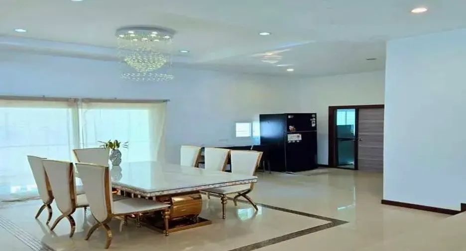 For rent 5 bedrooms villa in East Pattaya, Pattaya