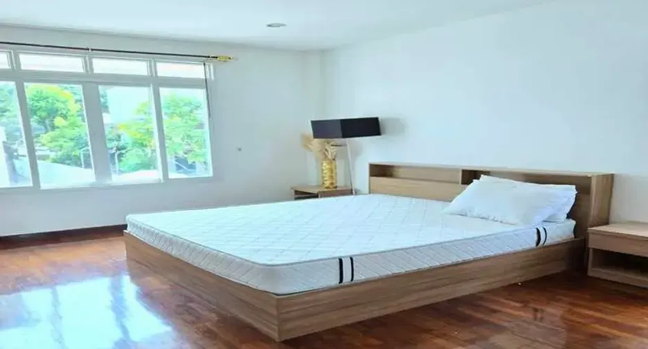 For rent 5 bedrooms villa in East Pattaya, Pattaya