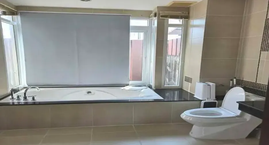 For rent 5 bedrooms villa in East Pattaya, Pattaya