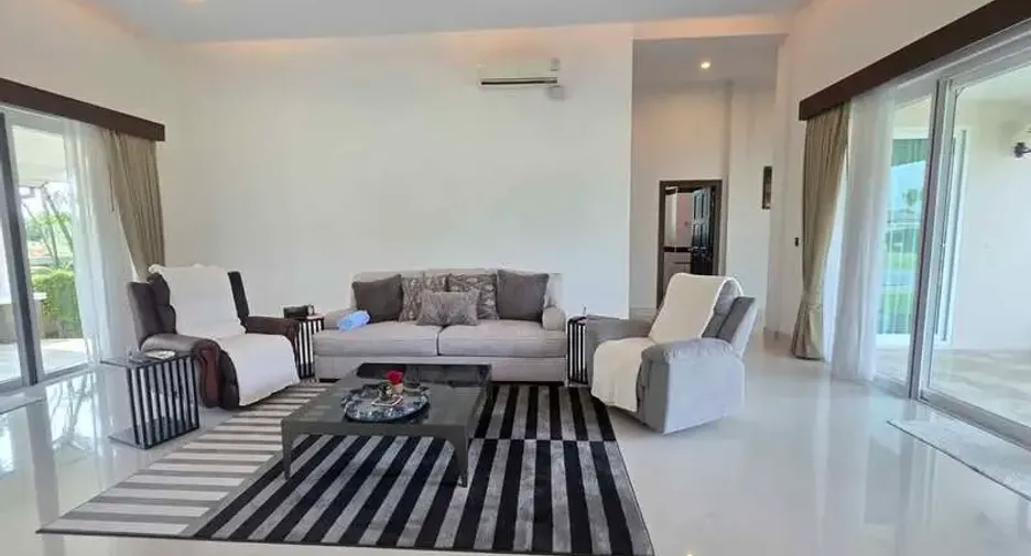À vendre 3 chambres maison à Huay Yai, Pattaya