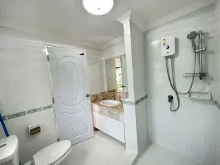 À vendre 4 chambres villa à Na Jomtien, Pattaya