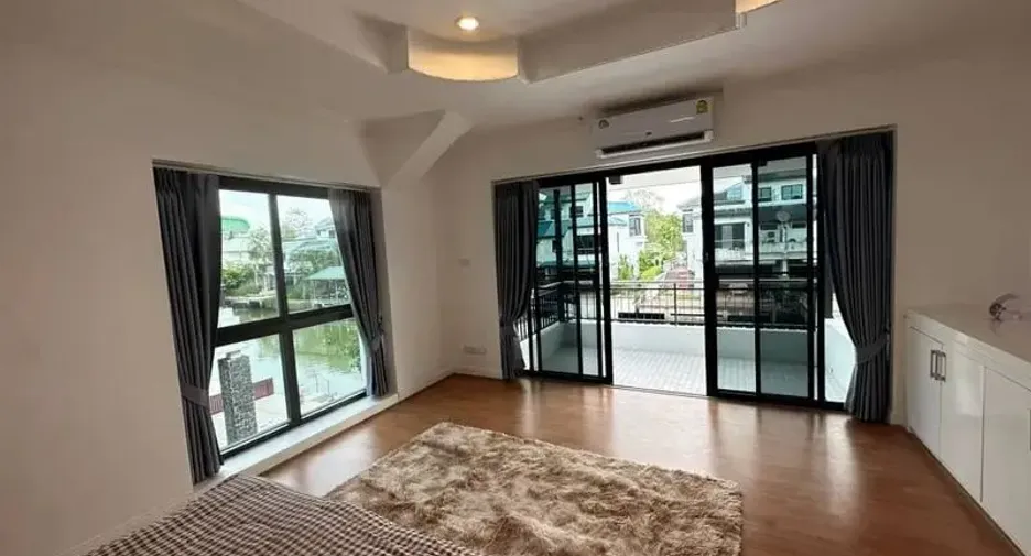 For sale 4 bedrooms villa in Sattahip, Chonburi