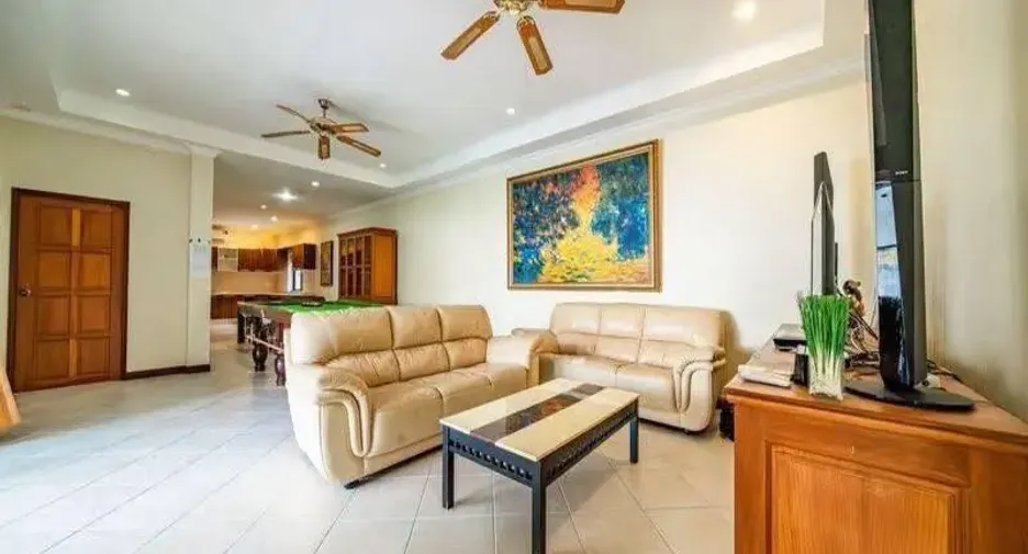 À vendre 4 chambres villa à Pratumnak, Pattaya