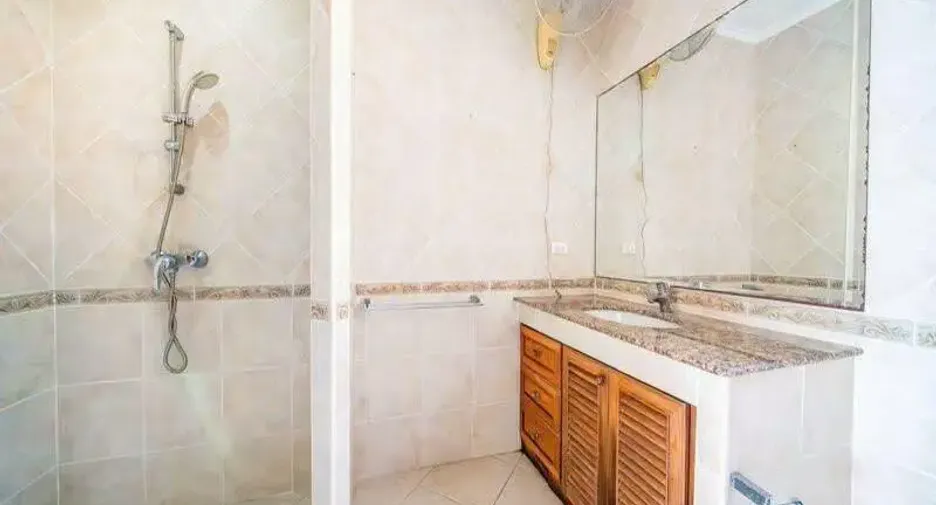 À vendre 4 chambres villa à Pratumnak, Pattaya