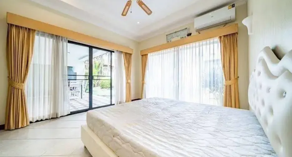 À vendre 4 chambres villa à Pratumnak, Pattaya