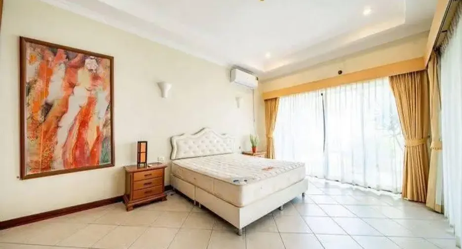 À vendre 4 chambres villa à Pratumnak, Pattaya