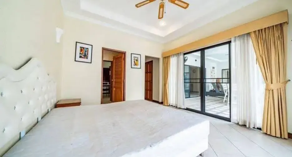 À vendre 4 chambres villa à Pratumnak, Pattaya