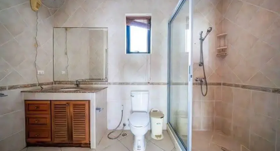 À vendre 4 chambres villa à Pratumnak, Pattaya
