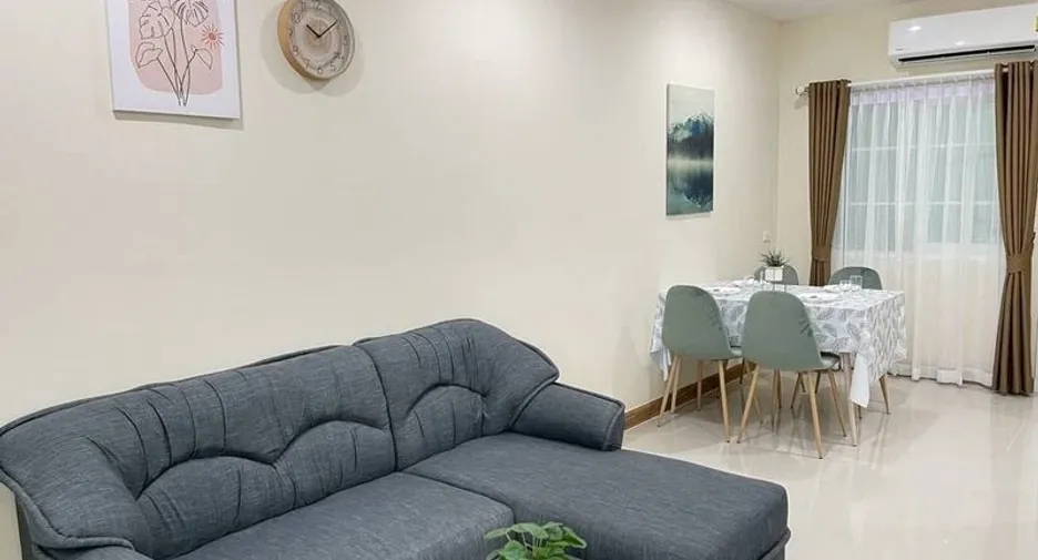 For sale 4 bedrooms townhouse in East Pattaya, Pattaya