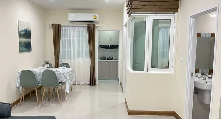 For sale 4 bedrooms townhouse in East Pattaya, Pattaya