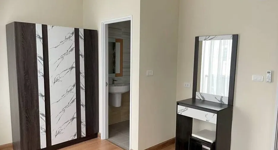 For sale 4 bedrooms townhouse in East Pattaya, Pattaya