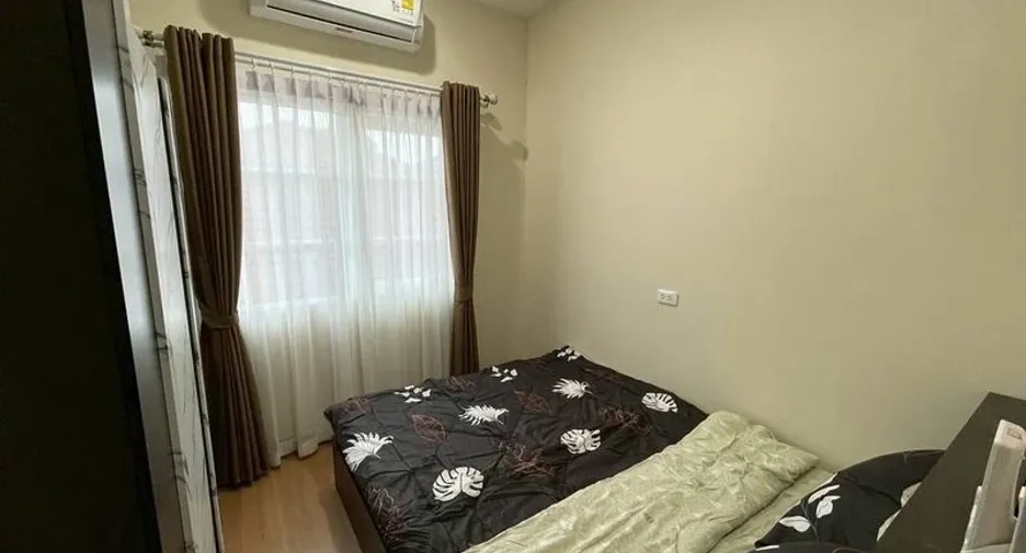 For sale 4 bedrooms townhouse in East Pattaya, Pattaya