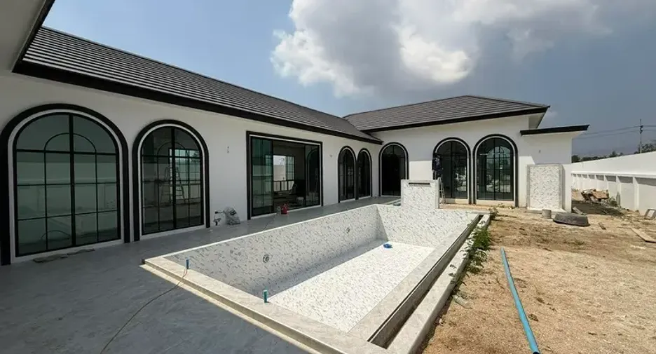 Villa en venta de 5 habitaciones en Bang Lamung, Chonburi