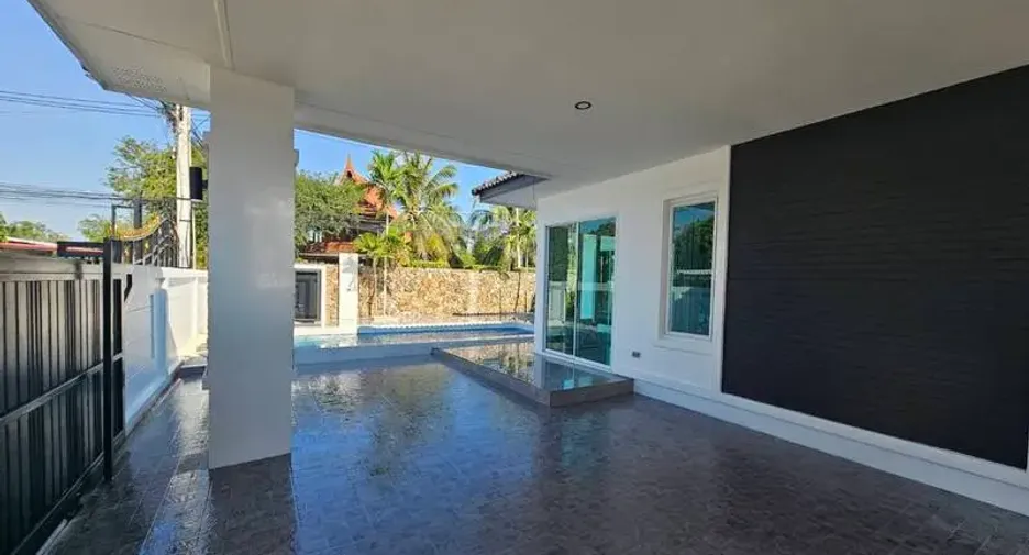 For sale 3 bedrooms villa in Huay Yai, Pattaya