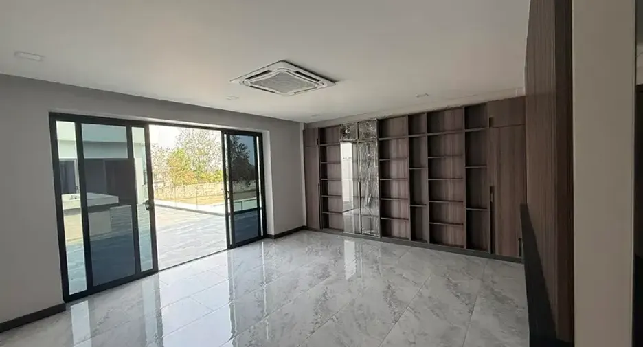 For sale 7 bedrooms villa in East Pattaya, Pattaya