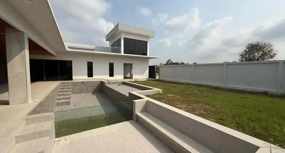 For sale 7 bedrooms villa in East Pattaya, Pattaya