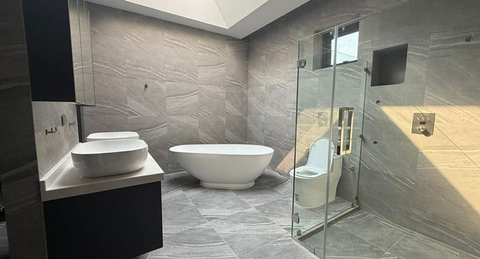 For sale 7 bedrooms villa in East Pattaya, Pattaya