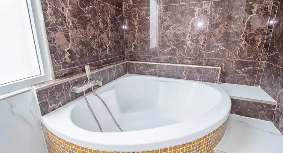 Villa zum Kauf mit 4 Zimmer in Huay Yai, Pattaya
