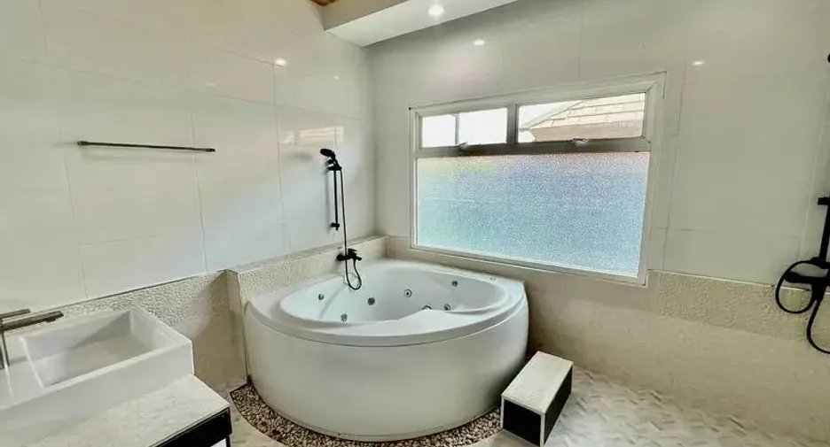 Villa zum Kauf mit 4 Zimmer in Huay Yai, Pattaya