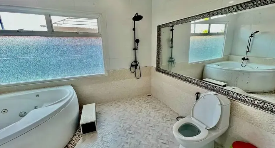 Villa zum Kauf mit 4 Zimmer in Huay Yai, Pattaya