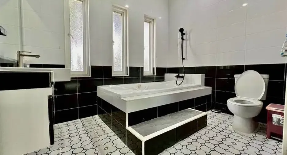 Villa zum Kauf mit 4 Zimmer in Huay Yai, Pattaya